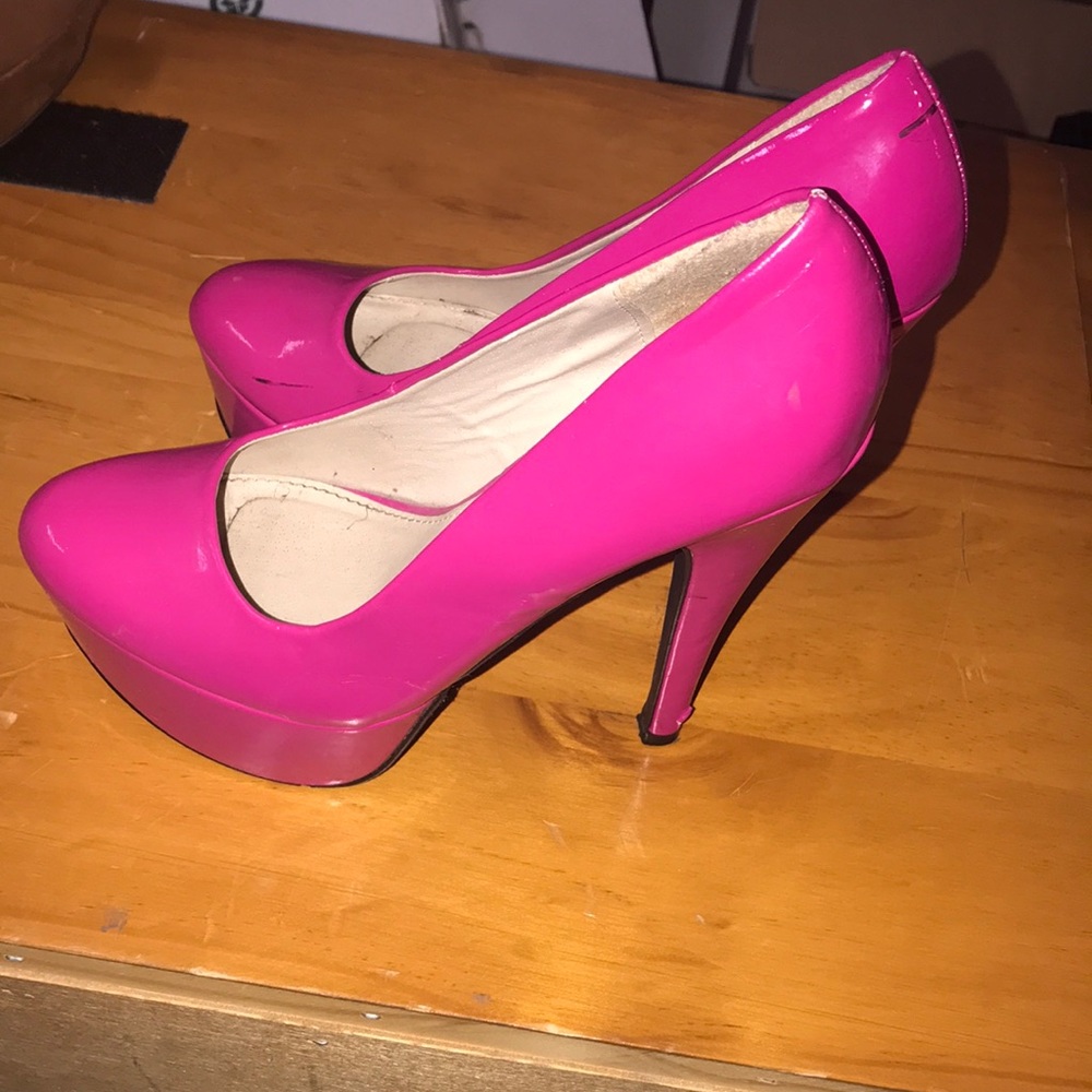 HOT PINK HEELS